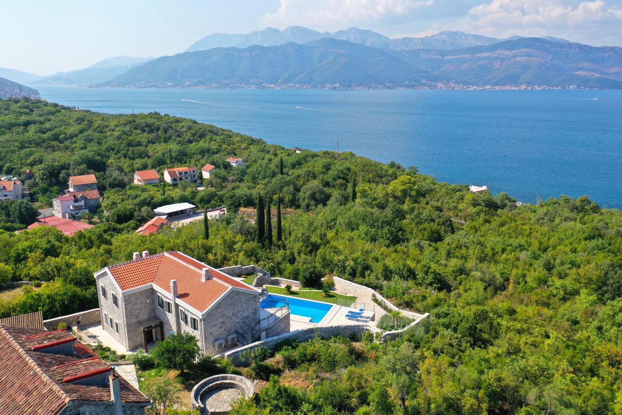 Villa Vista Azzurra Tivat Eksteriør billede