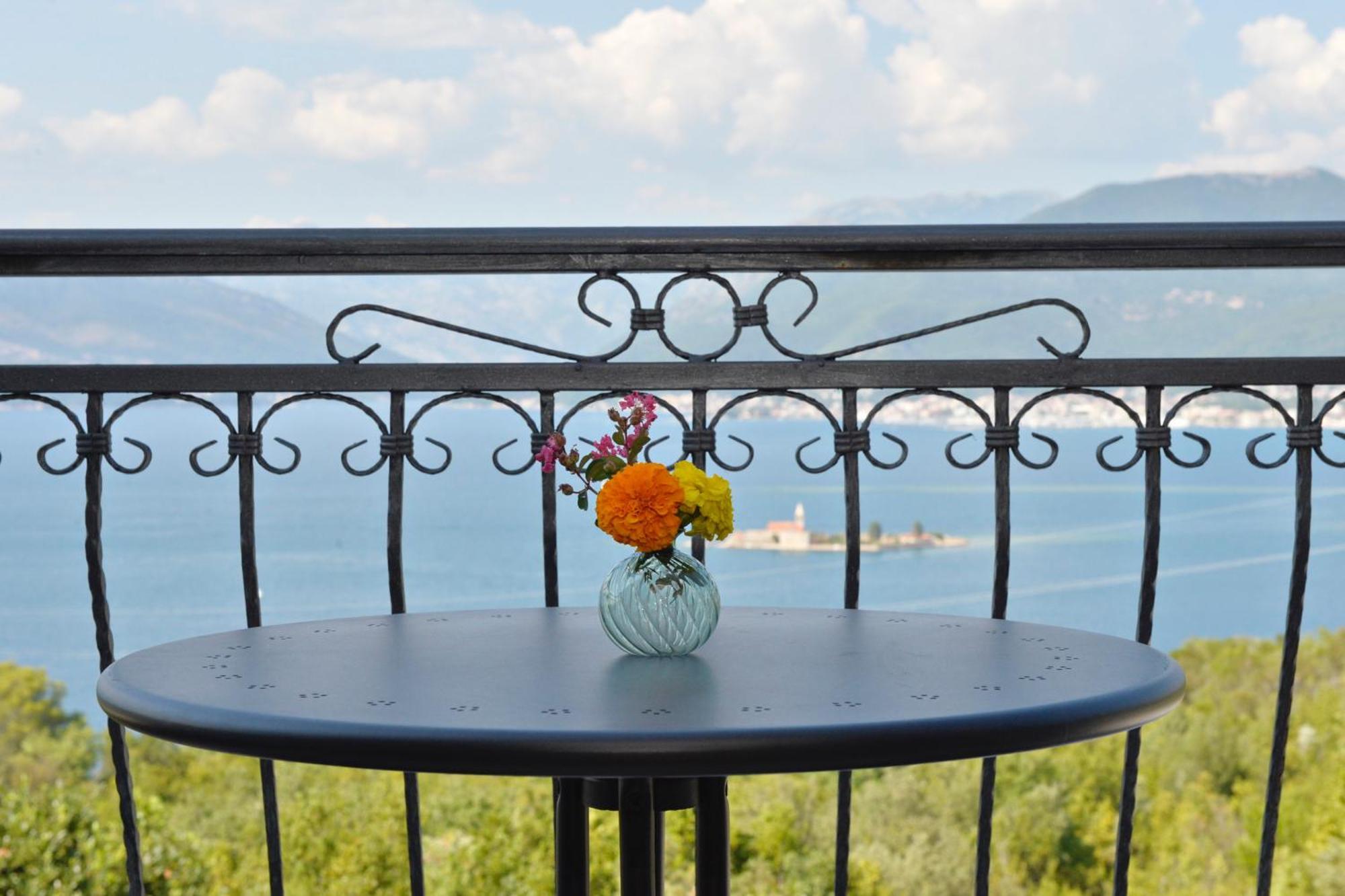 Villa Vista Azzurra Tivat Eksteriør billede