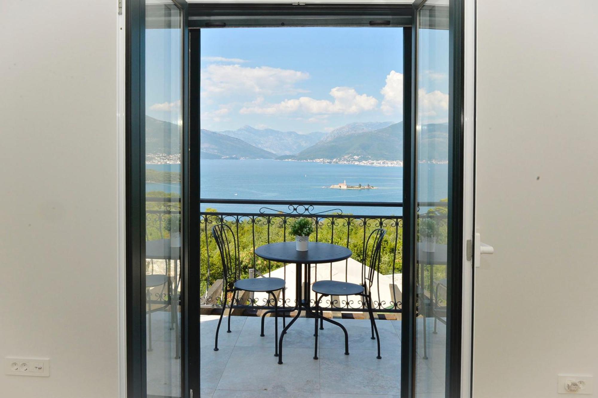 Villa Vista Azzurra Tivat Eksteriør billede
