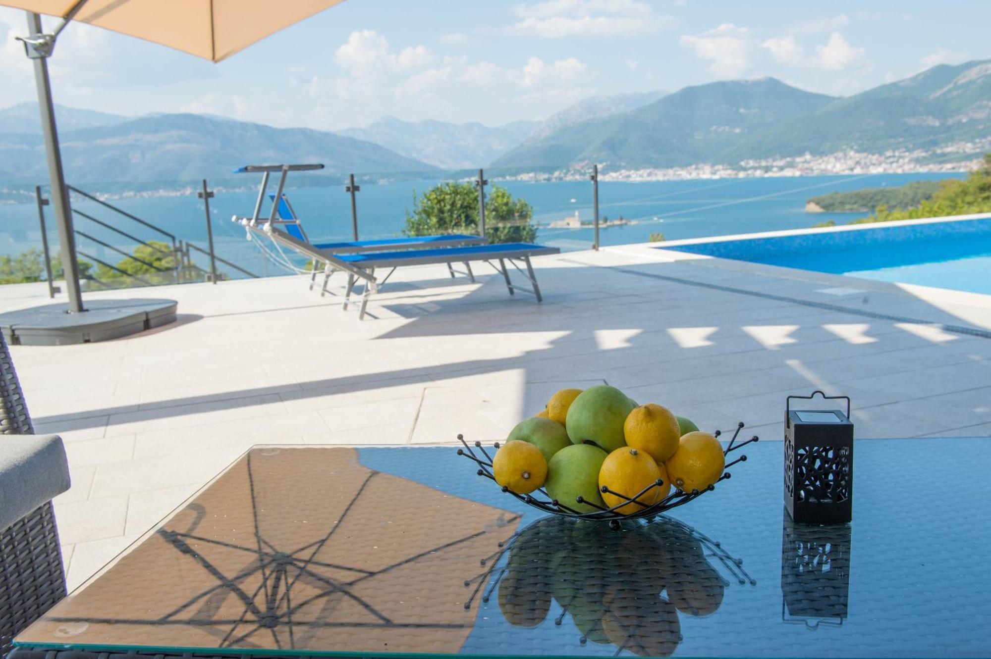 Villa Vista Azzurra Tivat Eksteriør billede